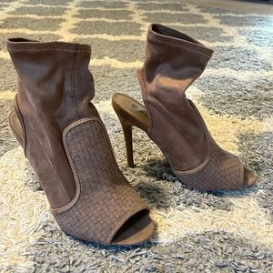 Booties in tan